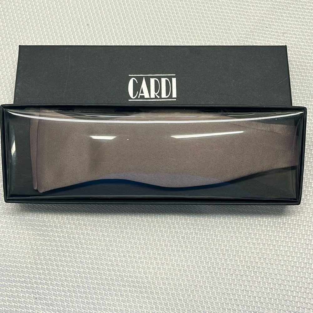 Pewter bow tie by Cardi. Condition: Brand new with original tags & packaging